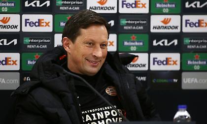 Σμιντ: «Κορυφαία ελληνική ομάδα ο Ολυμπιακός, πρόκληση για την PSV»
