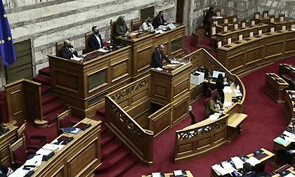 Βουλή: Ψηφίστηκε το νομοσχέδιο για το μισθολόγιο της ΑΑΔΕ
