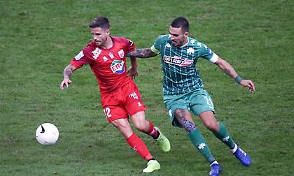 Δύο μέσα, δύο  έξω στον Βόλο