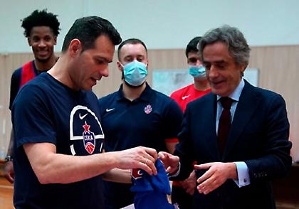 Στην προπόνηση της ΤΣΣΚΑ ο Έλληνας πρόξενος στη Ρωσία