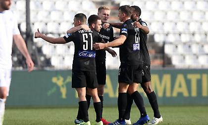 Με... περίπατο στη δεύτερη θέση ο ΠΑΟΚ!