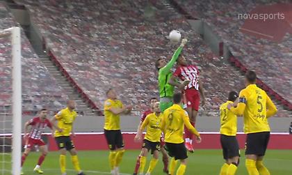 Ολυμπιακός-Άρης: Παραλίγο αυτογκόλ από τον Κουέστα (video)