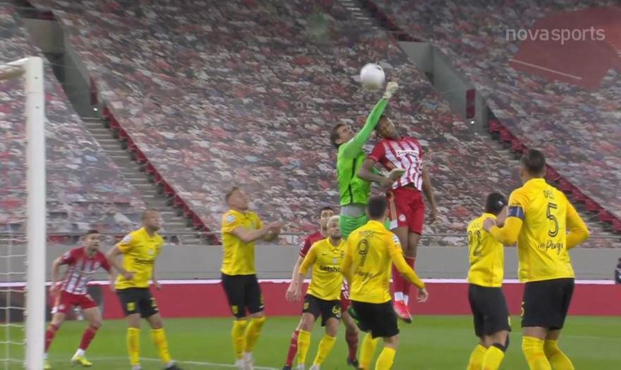 Ολυμπιακός-Άρης: Παραλίγο αυτογκόλ από τον Κουέστα (video)