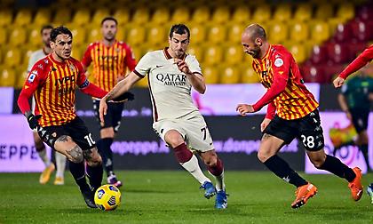 «Κόλλησε» στο Μπενεβέντο η Ρόμα