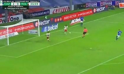 Διαιτητής εξόργισε παίκτες… αποκρούοντας σίγουρο γκολ! (video)