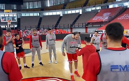 Πρώτη με τούρτα για τον εορτάζοντα Κουφό στον Ολυμπιακό