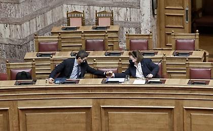 Στηρίζει τη Μενδώνη ο Αυγενάκης (pic)