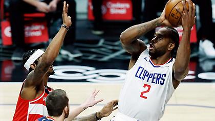 Όλος ο πάγκος των Κλίπερς χόρευε κι ο Λέοναρντ ήταν… άπραγος