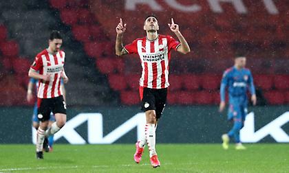 Αϊντχόφεν-Ολυμπιακός: Η φοβερή εκτέλεση φάουλ του Ζαχάβι για το 2-0 (video)