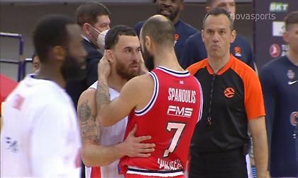 ΟΣΦΠ-ΤΣΣΚΑ: Η όμορφη στιγμή με την αγκαλιά Σπανούλη-Τζέιμς (video)