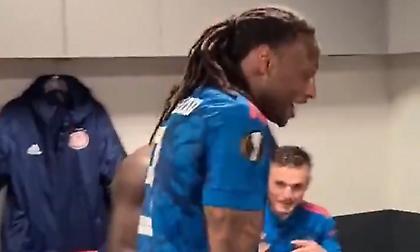 Το πάρτι για την πρόκριση στα αποδυτήρια του Ολυμπιακού (video)