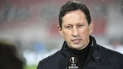 «Έκραξε» τον Σμιντ ο ντε Μπουρ: «Γιατί περίμενε μέχρι το 90’ για αλλαγές;»