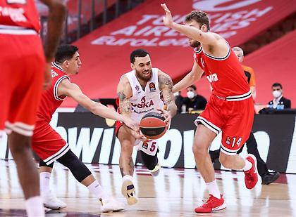 Τζέιμς: «Είχαμε κακό δεύτερο ημίχρονο, αλλά μετρά η νίκη επί του Ολυμπιακού»