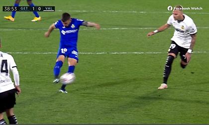 Η ανεπανάληπτη σουτάρα του Αραμπάρι που καρφώθηκε στα δίχτυα της Βαλένθια! (video)