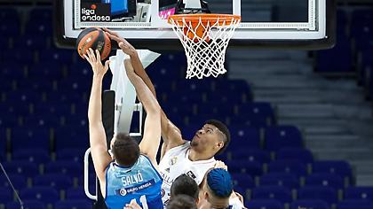 Ρεάλ: Ξεπέρασε τον Σαμπόνις στις τάπες ο Ταβάρες!