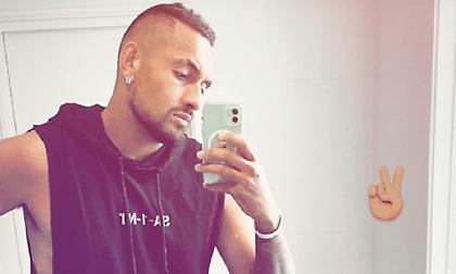 Ο Κύργιος έβγαλε selfie με την τουαλέτα του (pic)