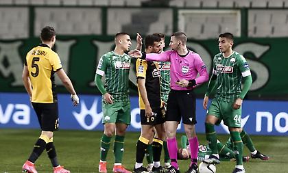 Βαρούχας στον bwinΣΠΟΡ FM: «Ανεκδιήγητος στις κάρτες ο Καμπάκοφ»