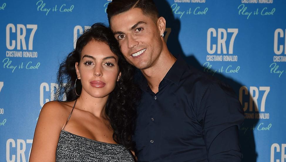 Τζορτζίνα: «Ο Κριστιάνο δεν αλλάζει ούτε λάμπες στο σπίτι»