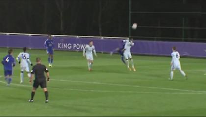 Αποβλήθηκε για… ψαλιδάκι στο πρόσωπο αντιπάλου! (video)