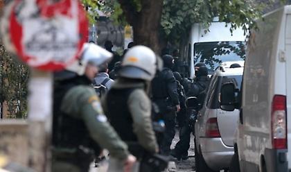 Εκκένωση κτηρίου από την αστυνομία στην περιοχή του Αγίου Παντελεήμονα
