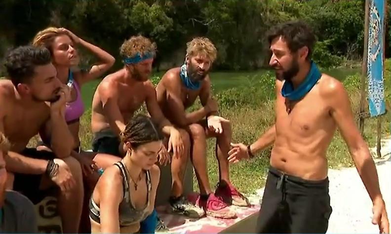 Survivor: Η αποστασία του Άλεξ και του Chris κάνει άνω-κάτω τους μπλε