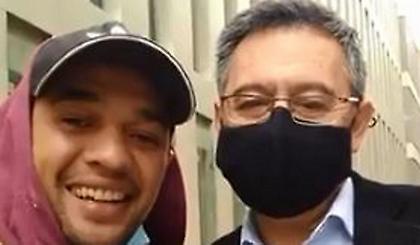 Απίστευτο: Ο συλληφθείς Μπαρτομέου έβγαλε φωτογραφία με φίλαθλο