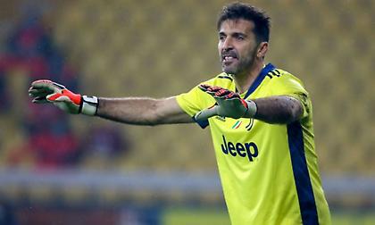 Μπουφόν: «Αντέχω να παίξω μέχρι το 2023, μπορεί όμως και να σταματήσω φέτος»