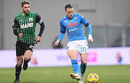 Τρία πέναλτι, δύο γκολ από το 90' και μετά και λόγω Μανωλά… 3-3 το Σασουόλο-Νάπολι!