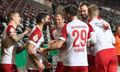 Ξαναπέταξε εκτός τη Βόλφσμπουργκ και «βλέπει» τελικό η Λειψία!