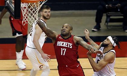 Πέντε ομάδες για Πι Τζέι Τάκερ!