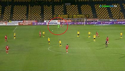 Άρης-Ολυμπιακός: Το ΑΠΙΣΤΕΥΤΟ λάθος του Κουέστα που εκμεταλλεύτηκε ο Μπουχαλάκης για το 1-1 (video)