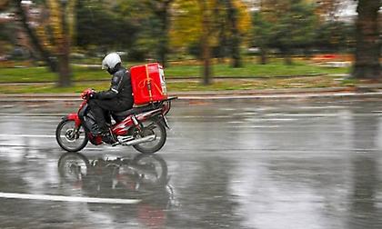 Βέροια: Έριξε μπουνιά στον ντελιβερά γιατί άργησε την παραγγελία! (pic)
