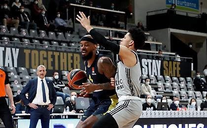 Φουλ για playoff η Φενέρ, πέρασε έστω και δύσκολα από το «Αστρoμπάλ»