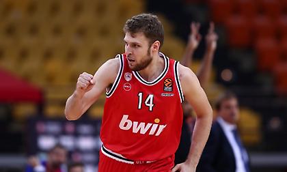 Βεζένκοφ: «Όταν έχεις να νικήσεις 45 μέρες είναι πολύ δύσκολο»