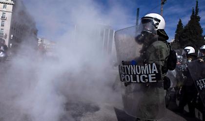 Επεισόδια και χημικά στο κέντρο της Αθήνας - Προσήχθη ο γιος του Κουφοντίνα