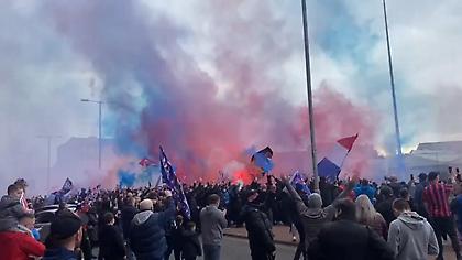 Αγνόησαν τον covid-19 εκατοντάδες οπαδοί της Ρέιντζερς στα προεόρτια του τίτλου (video)