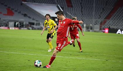 Έφτασε τα 30 γκολ στη φετινή Bundesliga ο Λεβαντόφσκι