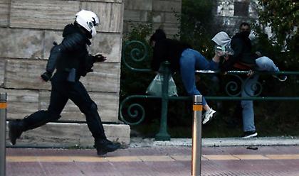 Επτά συλλήψεις από τη συγκέντρωση για Κουφοντίνα (video)