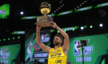 Νικητής με... buzzer beater στον διαγωνισμό τριπόντων ο Στεφ Κάρι!