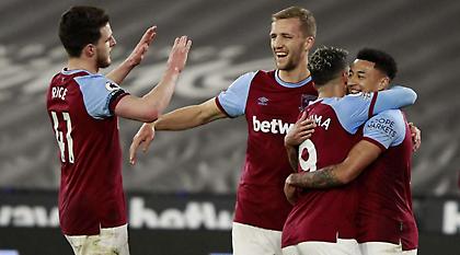 Γλυκοκοιτάζει… σεντόνι η Γουέστ Χαμ