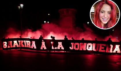 Υβριστικό πανό κατά της Σακίρα από οπαδούς της Παρί (pic)