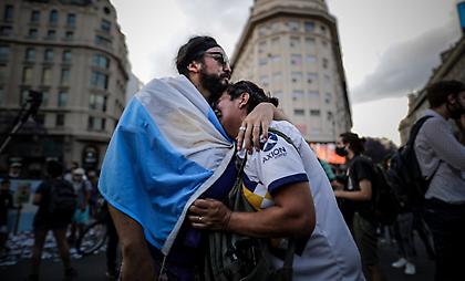 «Δεν πέθανε, τον σκότωσαν»: Συλλαλητήριο στην Αργεντινή για τον θάνατο του Μαραντόνα