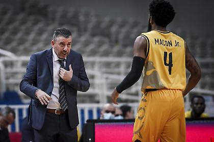 Παπαθεοδώρου: «Όποιος θέλει, ας έρθει να αντιμετωπίσει τους… παππούδες της ΑΕΚ»