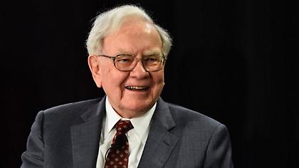Forbes: Η περιουσία του Μπάφετ ξεπέρασε τα 100 δισ. δολάρια-6ος στη λίστα των πλουσιότερων ανθρώπων