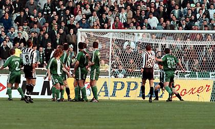 Παναθηναϊκός-ΠΑΟΚ: Όταν ο «μίστερ φάουλ»… εκτελούσε και τους δύο