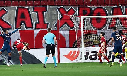 Ολυμπιακός: Πέρυσι πήγε στο δοκάρι η κεφαλιά και δεν έγινε το 0-2, τώρα πήγε μέσα κι έγινε το 1-2...