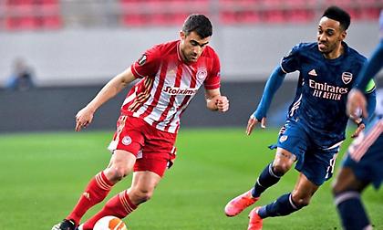 Σωκράτης: «Υπάρχει φάουλ στον Εμβιλά, έπρεπε να πάει να το δει ο διαιτητής»