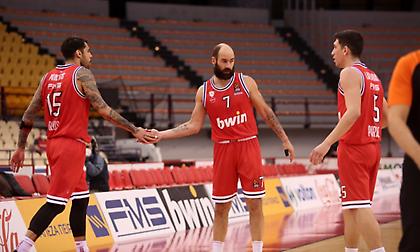 Σπανούλης από τα παλιά στο ΣΕΦ: Όργια σε άμυνα και επίθεση! (video)