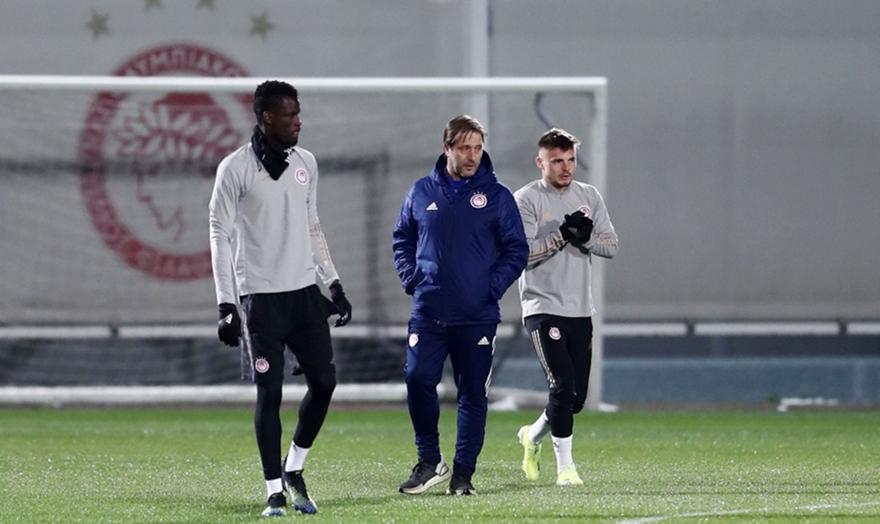 Νικολακόπουλος: «Κίτρινος πυρετός στον Ολυμπιακό ενόψει πλέι οφ»