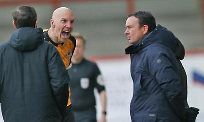 Επικό ξέσπασμα: Σκόραρε ενάντια στην πρώην ομάδα του και πανηγύρισε στη μούρη του προπονητή (video)